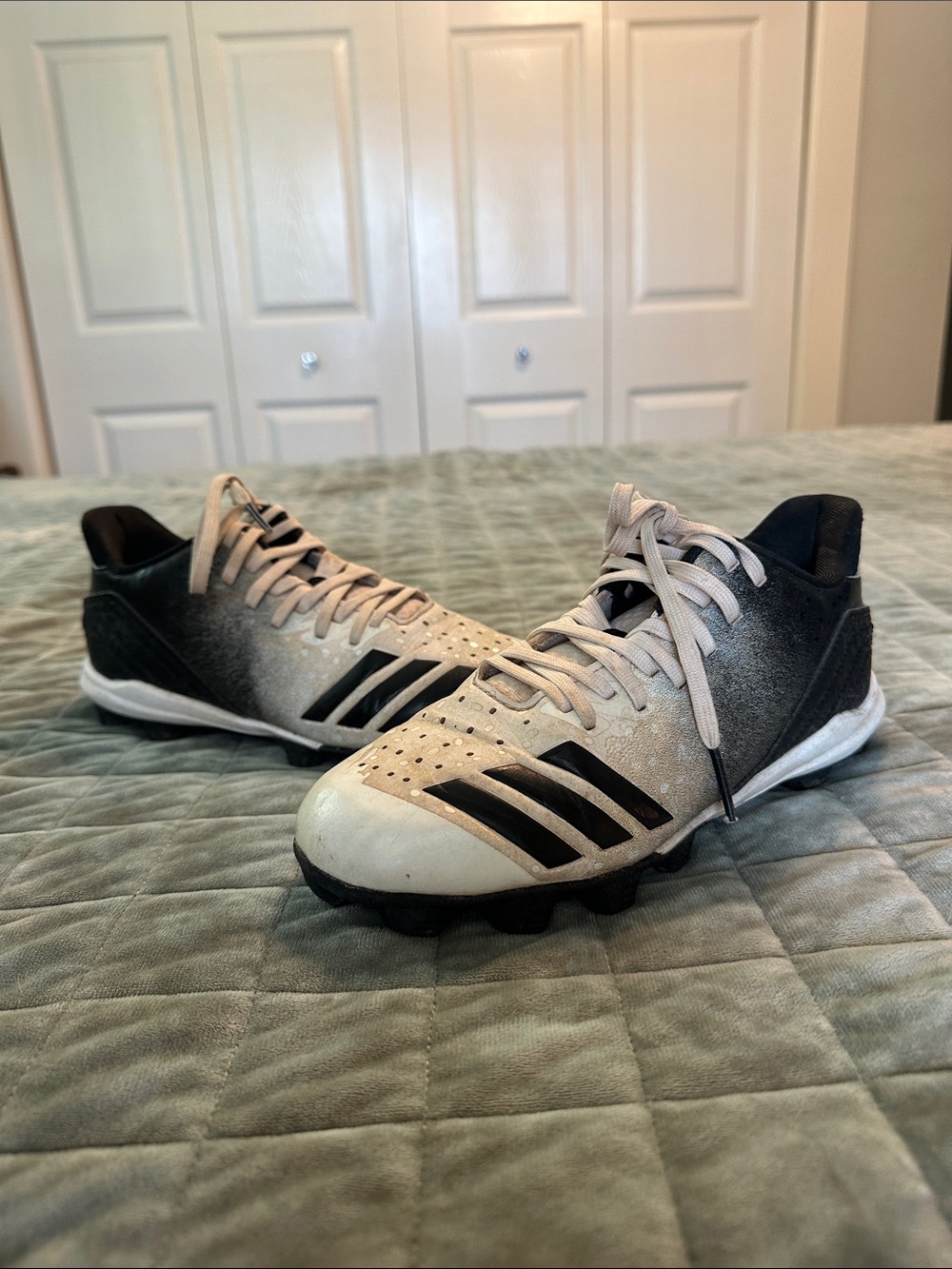 Boys baseball cleats